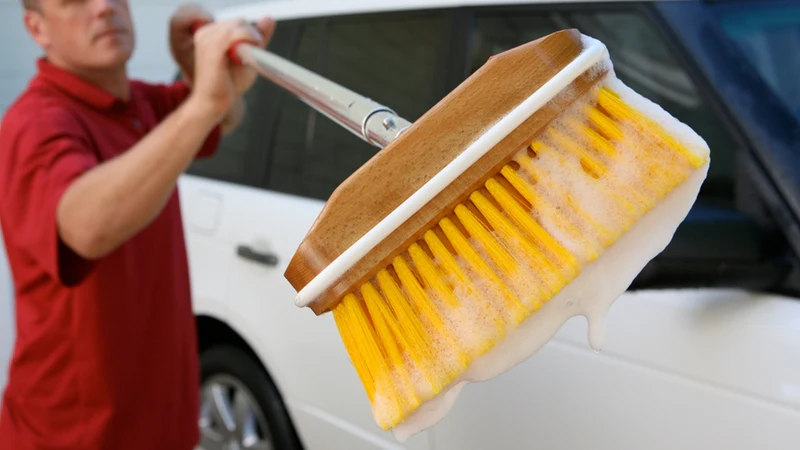 Shurhold-hull-brush